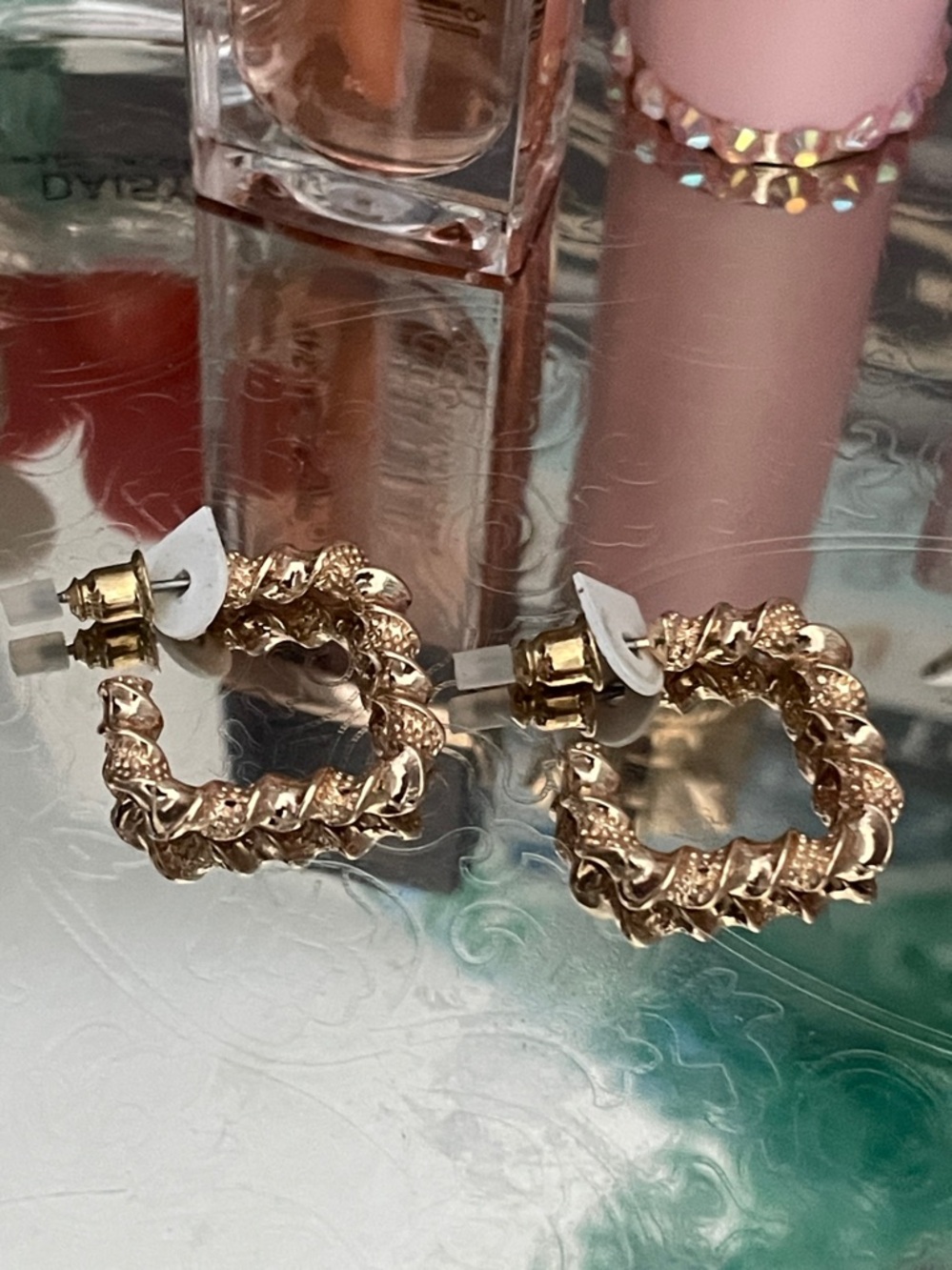 ✨Gold Twisted Square Hoop Earrings✨NEW